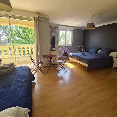 La Suite Des Muriers Bed & Breakfast *